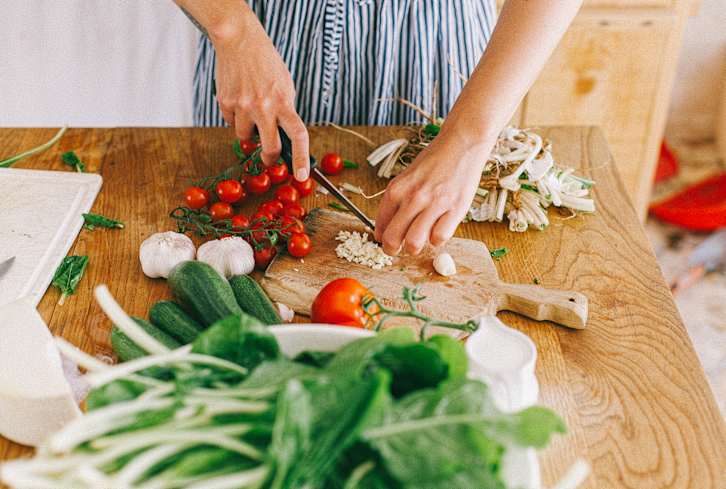 We Found The Best Ways To Get That Potent Garlic Smell Off Your Hands