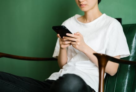 Depressed People Have A Specific Pattern Of Social Media Use, Study Finds